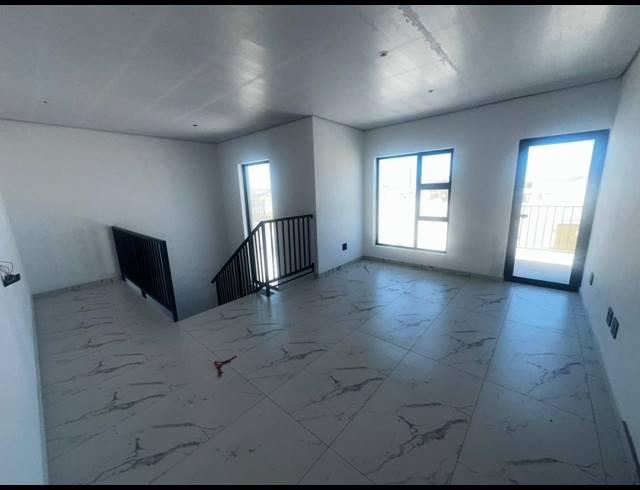 4 BEDROOM HOUSE FOR SALE IN SANDOWN